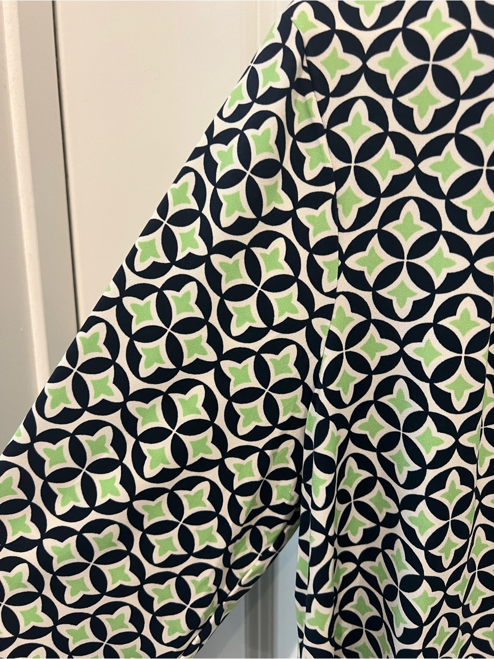 Charter Club Navy & Green Geometric V-Neck Tunic Top Size Medium - Picture 7 of 16